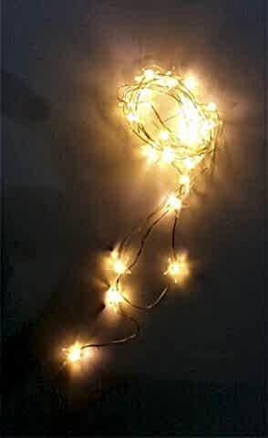 USB GİRİŞLİ YILDIZ FİGÜRLÜ FONKSİYONLU GÜN IŞIĞI 28 AMPUL TEL LED